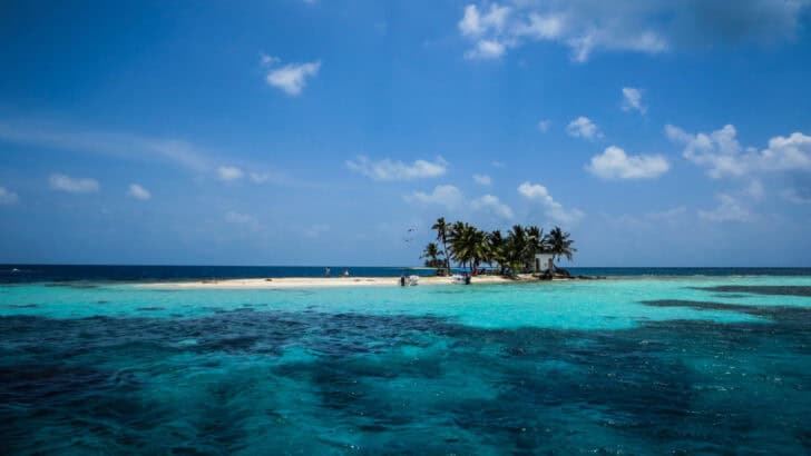 Snorkeling at Silk Cayes – Placencia, Belize