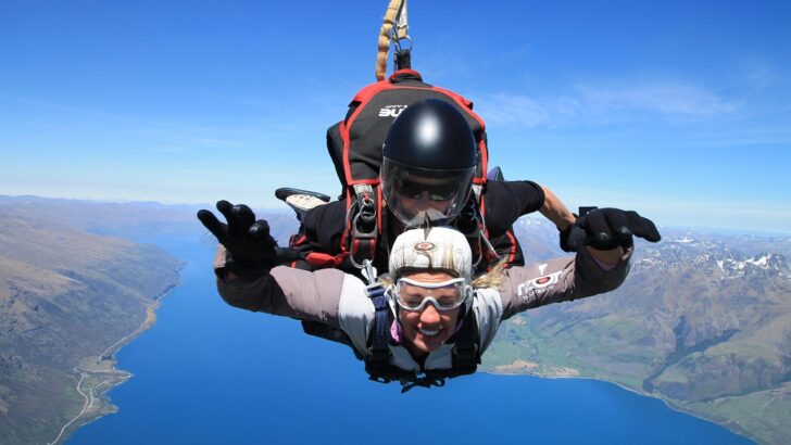Skydiving in New Zealand 12,000ft above the mountains