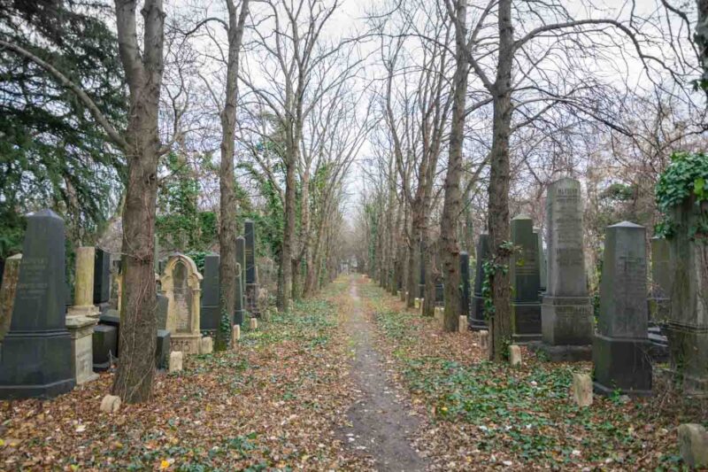 unique things to do in Budapest is to visit the nearly abandoned Jewish Cemetery