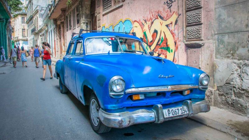 Guide Americans traveling to Cuba 2016-Cuba Cars-Grafitti
