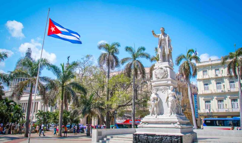 Guide Americans traveling to Cuba 2016-Old Havana - Havana Viejo - Park - Wfi zone-1