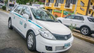 Playa del Carmen travel guide - Playa transportation White and blue taxi