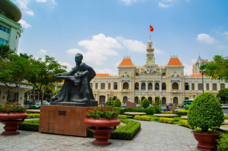 vietnam-destinations-saigon-central-post-office