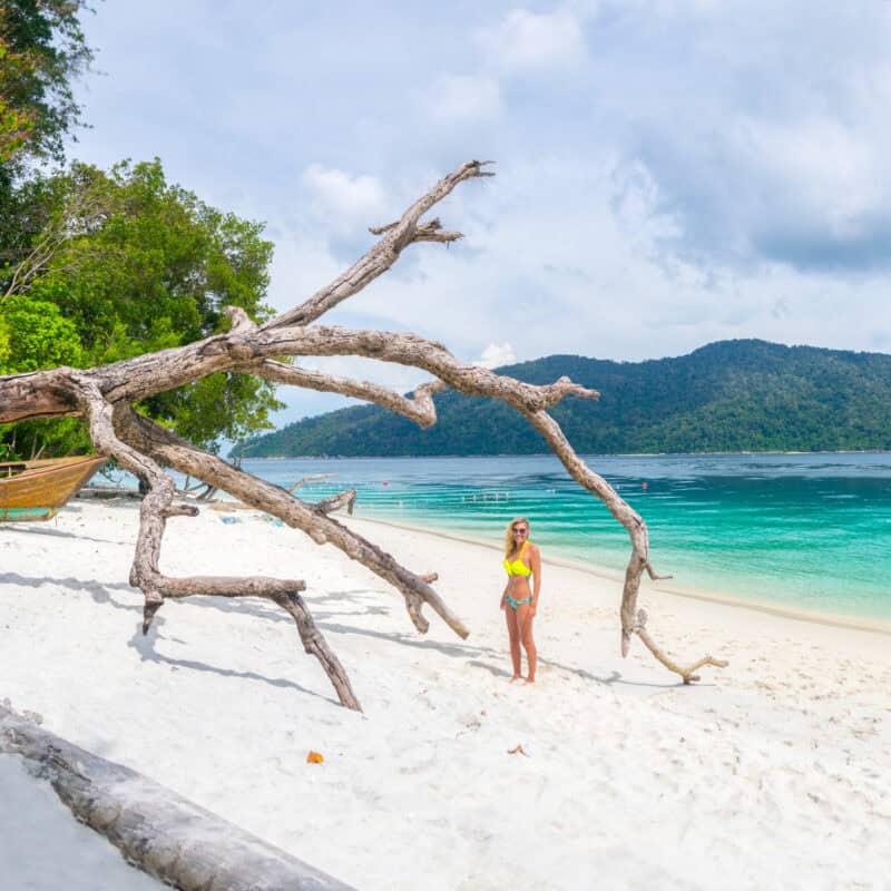 Koh Rawi girl on the beach
