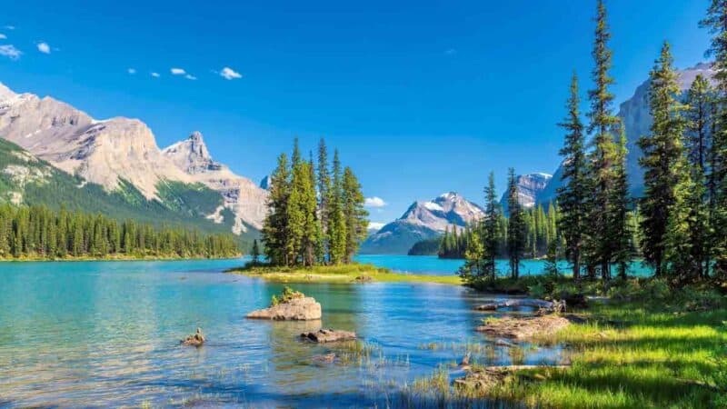 Jasper National Park in Canada with gorgeous blue lake and mountains in the background.