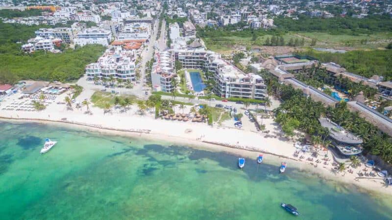 The beach and pool of Elements in Playa del Carmen