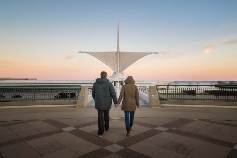 Couple walking on the bridge of the Milwaukee Art museum - one of the best things to do in Milwaukee