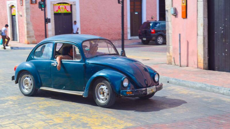 VW bug driving in Mexico - Cancun Rental Car FAQ