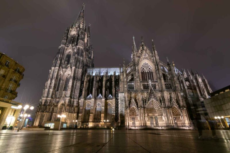 Kolner dom cathedral lit up at night - things to see in Cologne