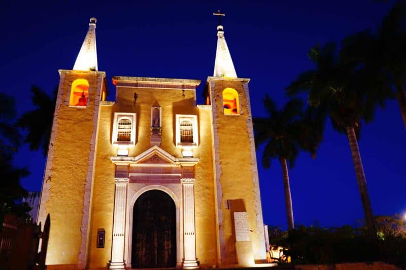 Merida cathedral at night 