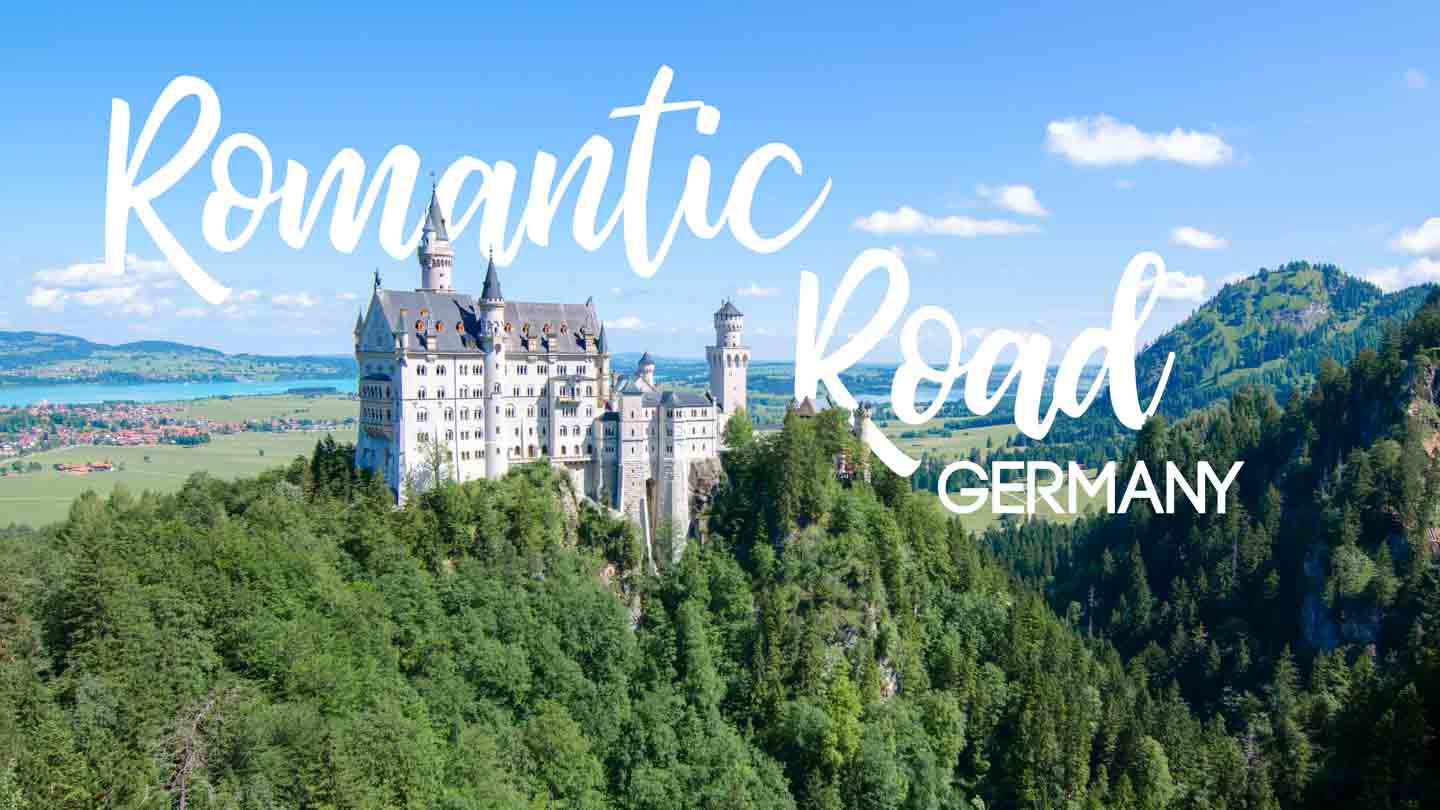 Château de Neuschwanstein par une journée ensoleillée - avec texte en surimpression Image vedette de la Route romantique Allemagne