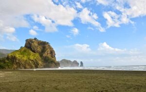 waves crashing on Piha Beach a great place for a day trip from Auckland