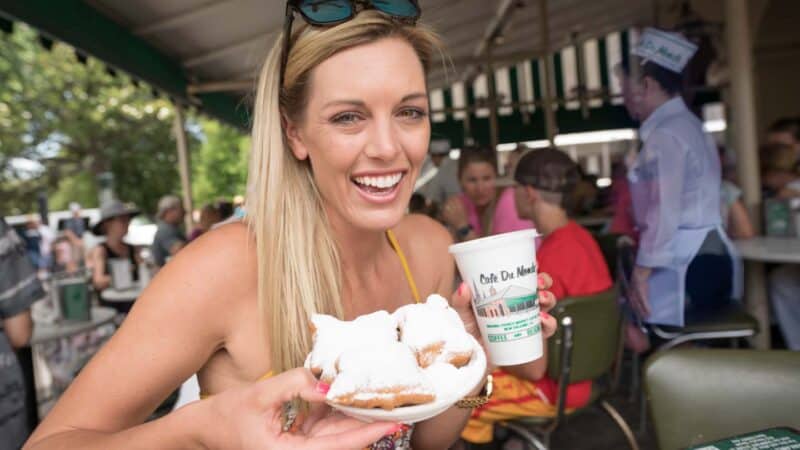 Ghost story at Cafe du monde - Haunted Cafe in New Orleans