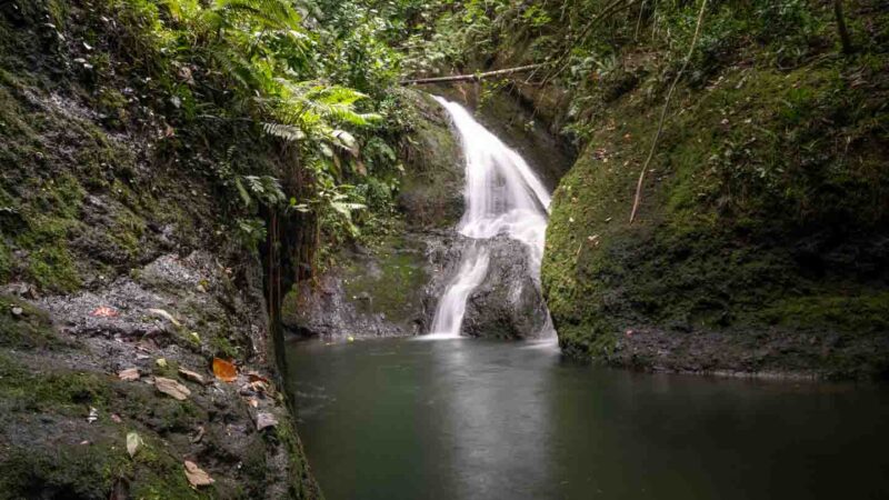 Foto de larga exposición de la cascada de wigmore Papua - Hay que ver cosas en Rarotonga