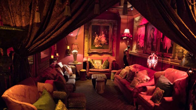 The Séance Room at Muriel's - Haunted places in New Orleans