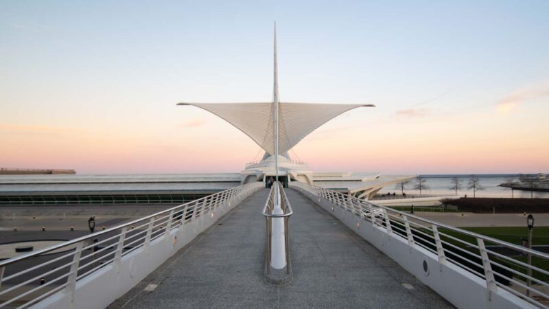 Sunset at Milwaukee Art Museum - Top things to do in Milwaukee - Weekend getaway
