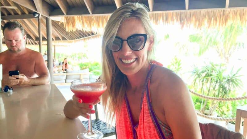 woman at the beach bar at Renaissance Aruba Resort on Flamingo Beach