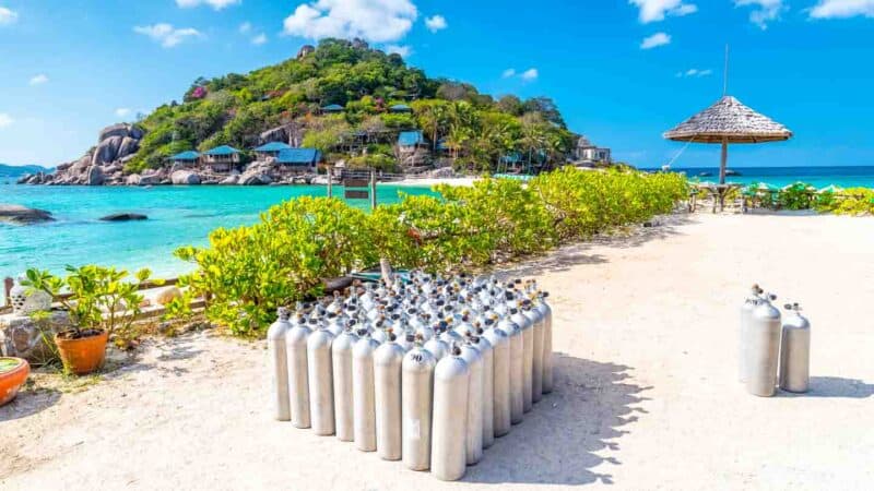 Diving tanks in Koh Tao at Nang Yuan Island