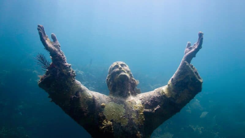 Underwater statue of Jesus at the John Pennekamp State Park - Top things to see on a road trip to Key West