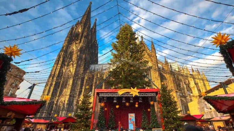 Weinachtsmarkt Am Kolner Dom Cologne Germany Christmas Market.