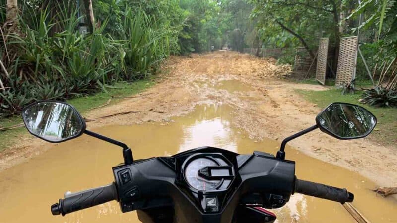 handles of a motorbike rental in Siargao on a small unpaved road