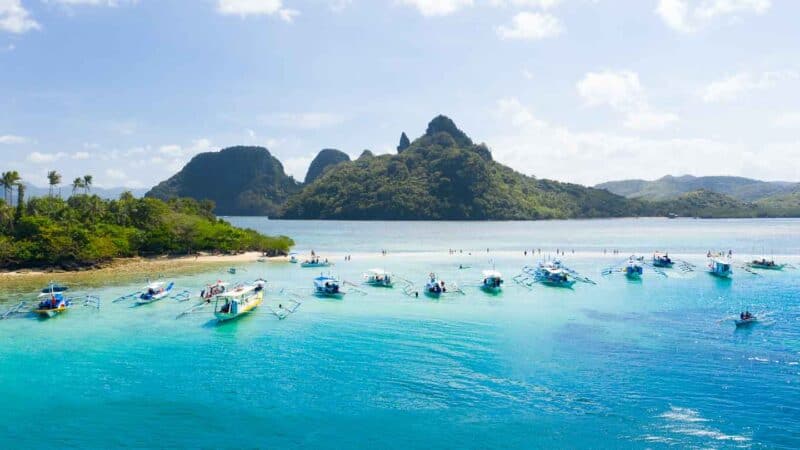 View from the side of Snake Island with mountains in the background - Tour B El Nido