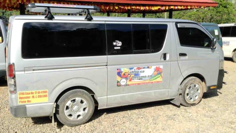 furgoneta de transporte gris-servicio entre Puerto Princesa y El Nido