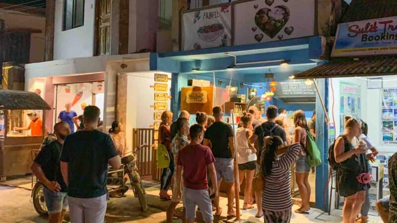 Line of people waiting for the best take away food in El Nido Falafel