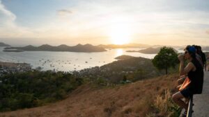People watching sunset at the top of Mt Tapyas - Top things to do in Coron