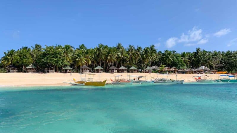 boats ancohed on the beach of Daku island