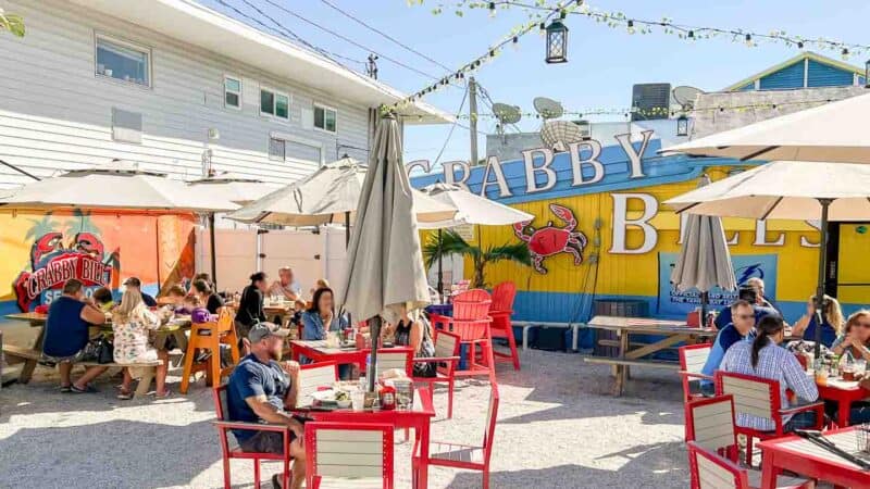 outdoor dinning tables at Crabby Bills Restaurant near clearwater