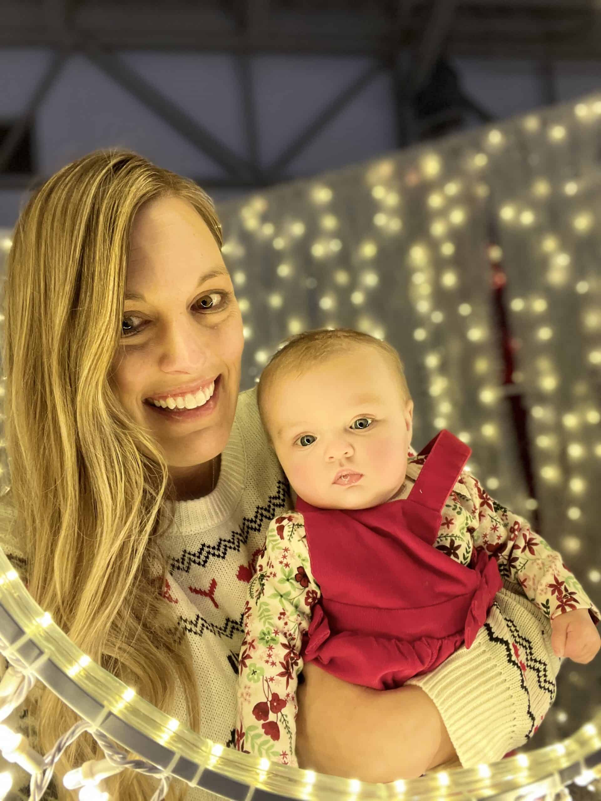 Noel Milwaukee Christmas Lights Display mom & daughter
