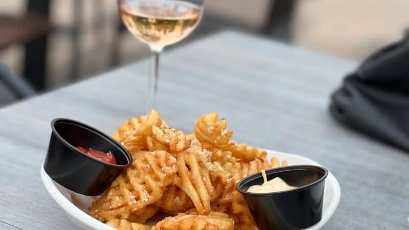 Fries & Wine at Kellys at Southbridge Scottsdale