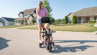 mother daughter Doona liki trike