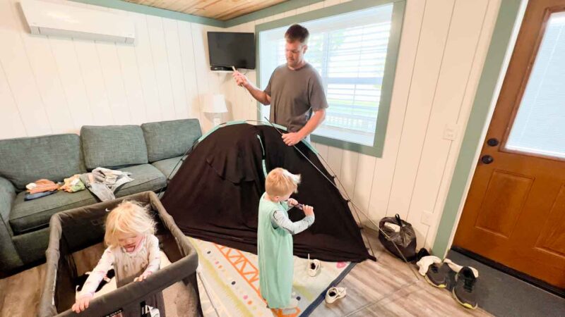 dad and kids setting up the SlumberPod