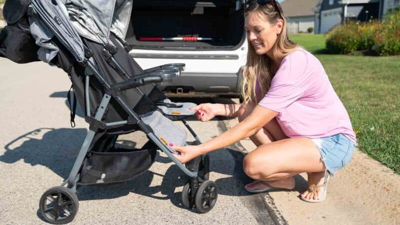 footrest on the stroller expanding