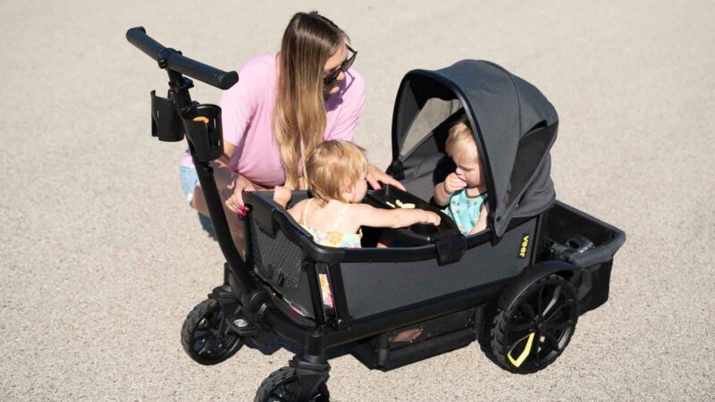 Veer Cruiser wagon canopy with two kids