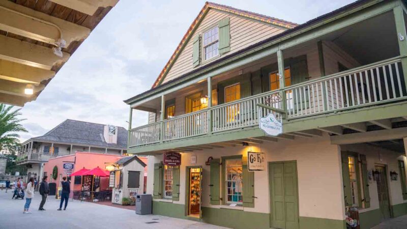 Exterior view of the St. George Inn located in St. Augustine FL - Top family hotel