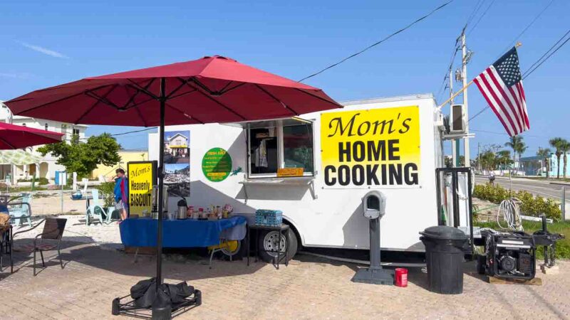 Mom's home Cooking food truck serving customers after hurricane Ian